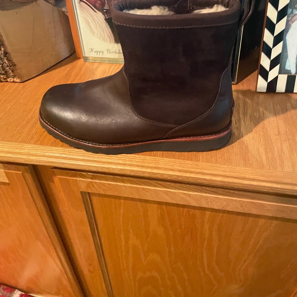 Selling Gray UGG. only wore twice just like new. in great shape